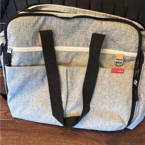 Skip hop diaper bag with organizer